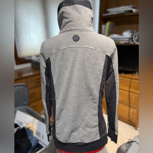 Lululemon 1/4 zip pull over fleece - Picture 2 of 2